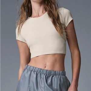 Alo Yoga Alosoft Crop Finesse Short Sleeve in Oatmilk